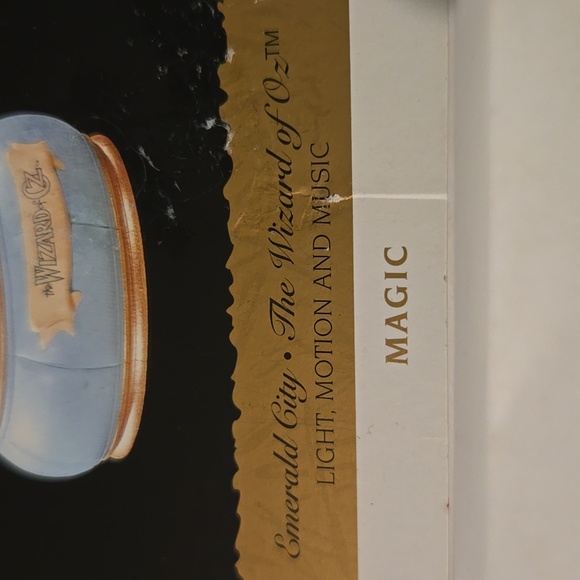 New Hallmart, Wizard of Oz, singing christmas ornament - Picture 3 of 10